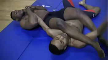 ebony dude wreslte