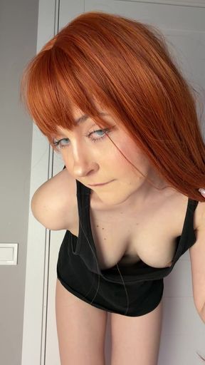 Amateur onlyfan shows off her tits