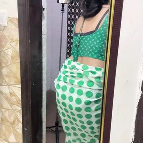 Desi Pervert Tailor Fucks Indian Hot Bhabhi in His Shop