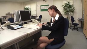 Office babe gets a load all over her face and glasses