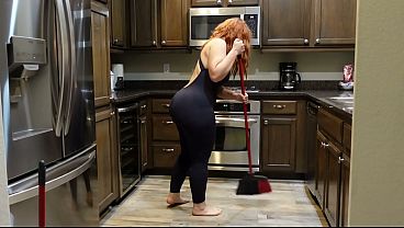 hired a thick mute girl to clean my appartment