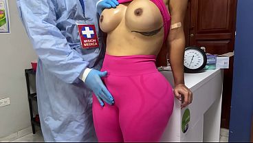 Doctor, Me Pica Aqu&iacute_ Abajo... y Termina Meti&eacute_ndole la polla en la consulta medica