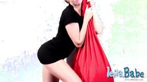 ”Leila Babe showing perfect tits & twat Naked in Gym”