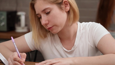 I love the feel of a shaft in me while cooking breakfast.