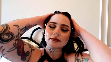 Sexy Goth Slut Creampie Feeding