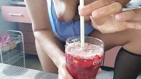 Hot Brunette&#x88F8;&#x9732;&#x5728;&#x53A8;&#x623F;&#xFF0C; LATINHA&#x6BDB;&#x8E81;&#x5904;&#xFF0C;&#x5927;&#x5C41;&#x80A1;&#xFF0C;&#x7855;&#x5927;&#x4E73;&#x6655;