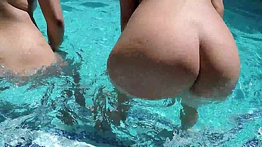 Valentina Jewels and Julz Gotti Rim Mike Hunt Poolside