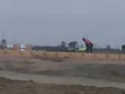 Mientras ellos trabajan yo me masturbo