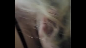 Kim mamando la verga de un amigo y lo graba para mandarle el v&iacute_deo a su esposo