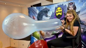 Evil-Lyn blows to pop Masters of Balloons 24 inch Balloon - funny end!