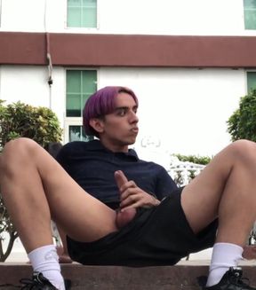 I found a blind spot in the parket sooo I decided to jerk off and feel the adrenaline that comes with doing hot stuff in public