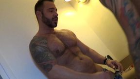 deux mecs muscles pornstars de passage a paris