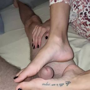 Dark toes make men cum in under 3 minutes