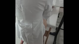 Ginecologista quebra buceta da paciente!