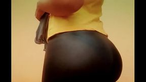 Esposa de calcinha marcando