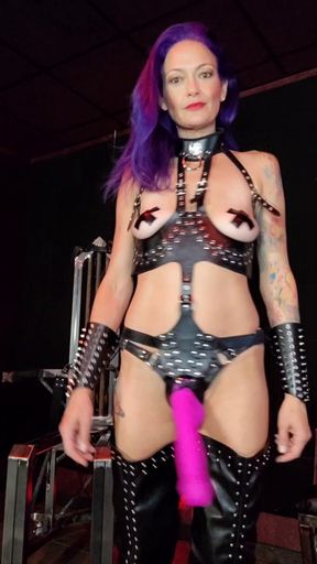 Come worship My fit, sexy body & strap-on.