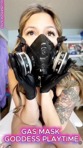 Luna Gas Mask Goddess fastens her respirator and tells you why she loves her gas mask and then pleasure and dildo fucks herself