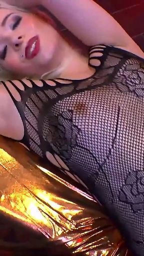 Blonde and Redhead Sluts Get Their Faces Covered in Cum at Ggg Gangbang