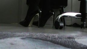 ignor camdans cette video je te pose a mes pieds et simule d etre au bureau...