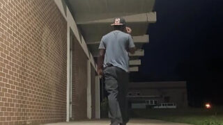 Pria muda Amerika bertubuh besar dan gemuk disetubuhi secara anal.