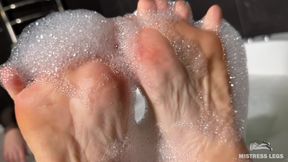 Pure Foot Worship - Dripping Bare Feet and Ass Tease in Foamy Jacuzzi