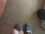 Me MASTURBO  al saber  que MI MUJER llegará de viaje! Pero me interrumpen y no logro acabar