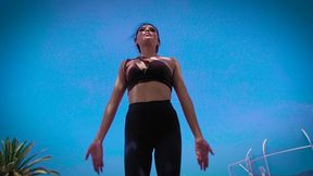 pov - eres un estoico que vive en la excelencia tratando de meditar en el parque