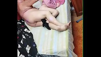 NOVINHA DO VEIOOO ADORA FICAR NA CAMA DO COROA TREPANDO MUINTOOOO