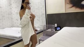 gostosa insaciavel depois de um sexo gostoso fuma um cigarro e toma um drink, depois tenta acordar o marido para repeteco