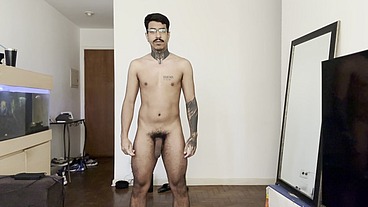novinho pauzudo se exibindo de sunga