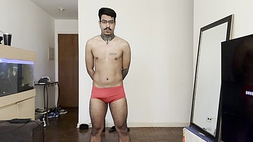 novinho pauzudo se exibindo de sunga