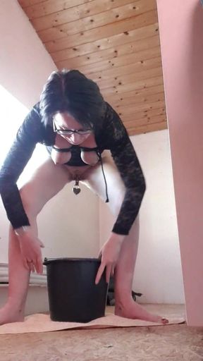 Milf Julie squirts on bucket