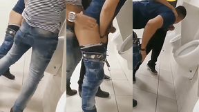 dei o cu no banheiro da escola para 2 professores