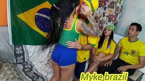 eliminatorias copa do mundo 2026 o primeiro chuto a col foi no cuzinho e na boceta da bibi sadomasoquista. participante rebecca santos. alan wolf