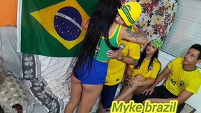eliminatorias copa do mundo 2026 o primeiro chuto a col foi no cuzinho e na boceta da bibi sadomasoquista. participante rebecca santos. alan wolf