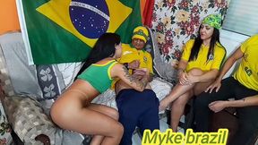 eliminatorias copa do mundo 2026 o primeiro chuto a col foi no cuzinho e na boceta da bibi sadomasoquista. participante rebecca santos. alan wolf