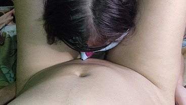 Mi primera vez chupando un coño, practico lamiendo el coño a mi cuñada / NicoleLondrawer