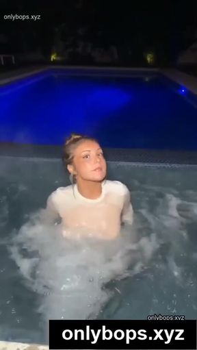 Teen celebrity exposes her amateur onlyfan content