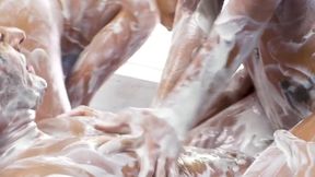 Was Fuer Eine Sauerei - Lucky Dude Bumst Direkt 3 Geile Chickas