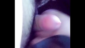 Convenc&iacute_ a mi amigo que me dejara jugar con su pene y termina corriendose en mi boca pt2