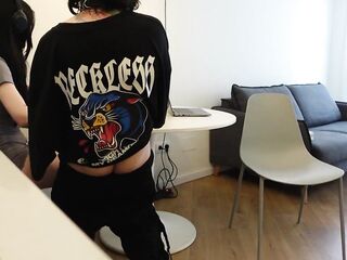 ME CORRO DENTRO DE MI HERMANASTRA MIENTRAS ESTÁ EN CLASES ONLINE - EXLOVERX