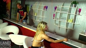 parkplatzluder19 - angelt sich den barkeeper feucht und dabei frohlich