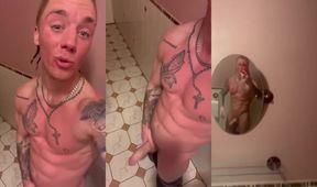 Big dick tradie gets his cock and ass out at work