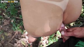 Padrasto pega enteada no mato e tira a virgindade do cuzinho dela