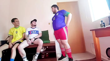 Em breve - Depois Do Futebol os Amigos Apostam Pra Ver Quem Tem o Pau Maior (COMPLETO EM BREVE)