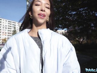 Public Agent Her bubble booty bounces on his ramrod like a muscular basketball