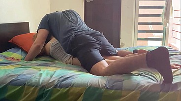 CUÑADA CACHONDO NO SE AGUANTA Y CEPILLA LA BOCA DE SU CUÑADA GOLOSA CON SU VERGA