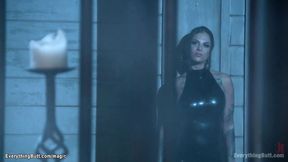 ”Kiny squirting lesbos anal fucking”