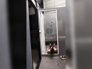 FN124 I’m having a blissful time in the shower.
