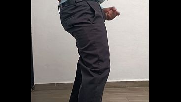 Maestro caliente saca mucha leche